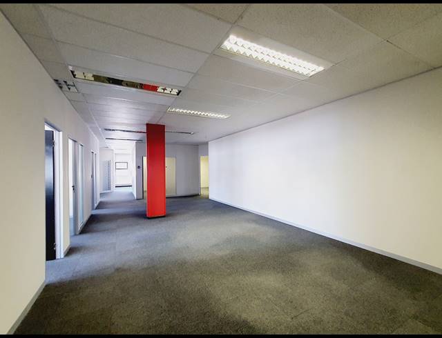 686.90M² OFFICE TO LET IN HALFWAY HOUSE